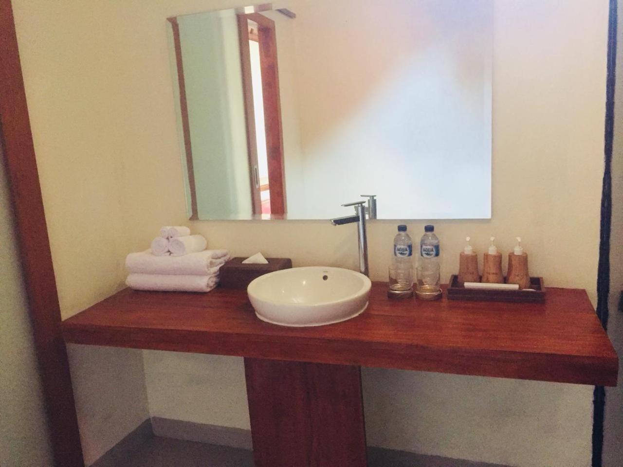 The Tinsi Hotel Toyapakeh Luaran gambar